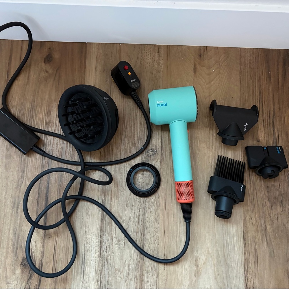 Dyson Supersonic Nural Hair Dryer
Hair styling tools great condition.